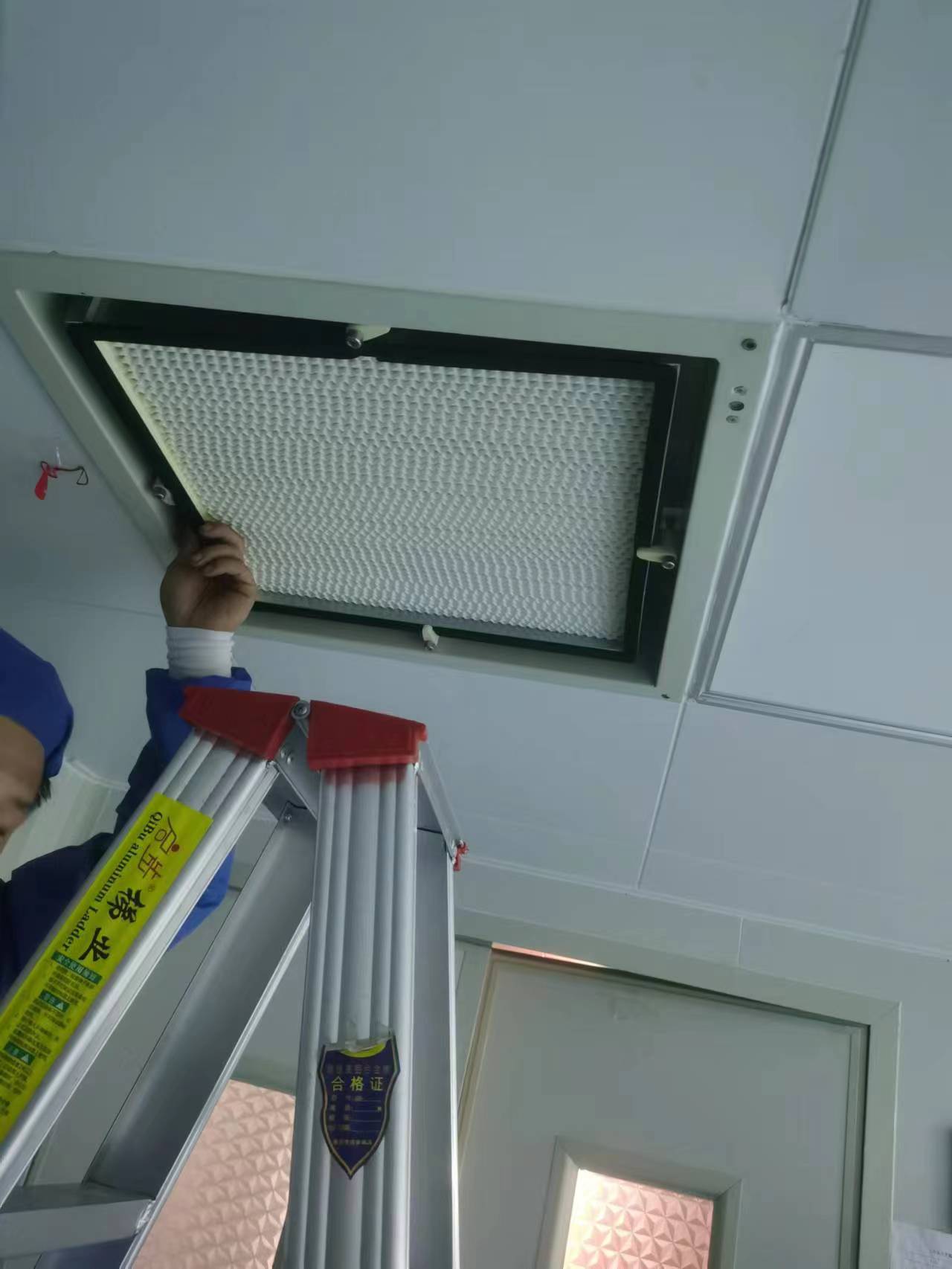 某医院百级手术室高效过滤器安装更换